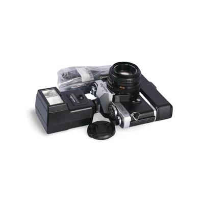 Minolta XD 35mm Film SLR c/w Winder D, MD ROKKOR 50mm f/1.7 Lens & Auto 200X Kit - Image 1 of 4