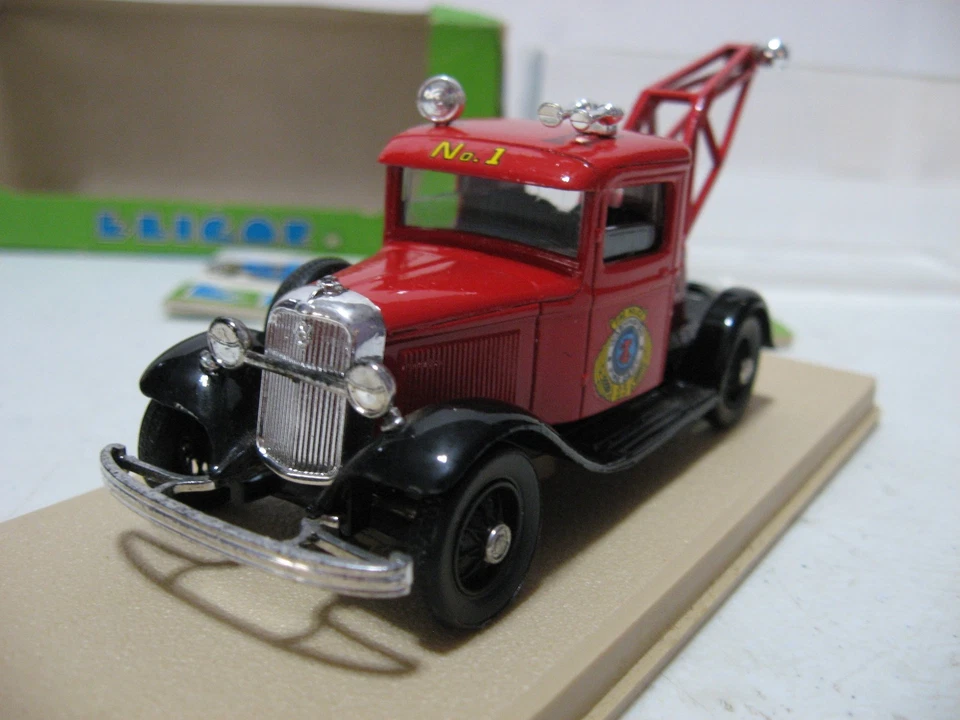 Vintage Eligor #1086 Ford V8 Plateau Brasseur Carlsberg Tow Truck Fire Police - Image 1 of 4