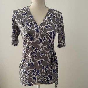 Top envolvente Stitch Fix 41 espino gris púrpura estampado floral mangas 3/4 talla XS - Imagen 1 de 7