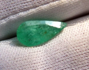 Colombian emerald, 1.6 cts Deep green color, not treated - Bild 1 von 8