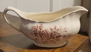 J&G Meakin English Staffordshire Tudor Roses Gravy Boat - Picture 1 of 5