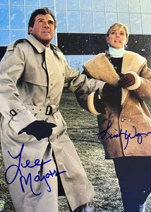 Lee Majors & Lindsey Wagner Signed 11x14 Photo - Official Pix - Picture 1 of 4