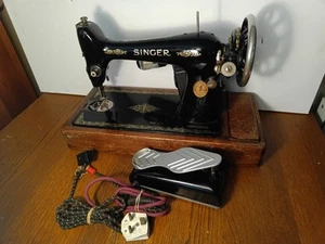 Vintage Singer Nähmaschine + Holzsockel schwarz + gold UNGETESTET ERSATZTEILE ODER REPARATUR - Bild 1 von 18