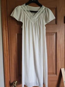 Vintage Shadow Line Nightgown Lace Trim Cream Ivory Embroidered Sz Medium - Picture 1 of 9