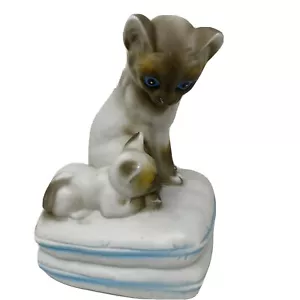 Vintage Mann Spielfigur Siamkatze & Kätzchen handbemalt Porzellan Japan - Bild 1 von 12