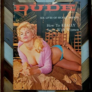 Pin-ups de portada de foto vintage The Dude Vol.8 #6 (marzo 1966) con pliegue central - Imagen 1 de 3