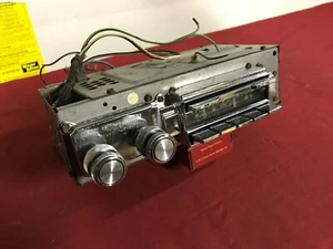 USED 1967 CADILLAC AM / FM RADIO DELCO 7298475 - Picture 1 of 4