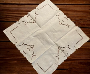 Vintage White Hand Crafted Embroidery Table Runner Serviette Square 57 x 57 cm - Picture 1 of 8