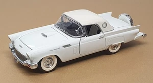 Road Signature 1/18 Scale 2625V - 1957 Ford Thunderbird - White - Picture 1 of 5