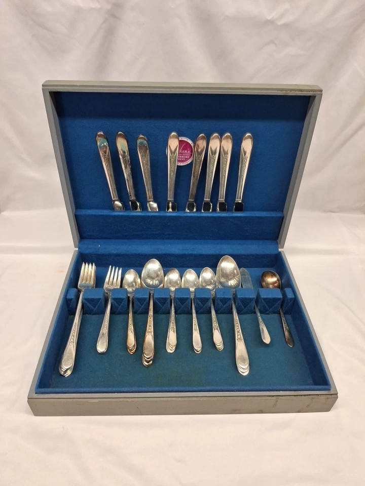 Wm Rogers Lady Ann Priscilla Silverplate Service 53 piezas y estuche servicio para 8 Foto 1 de 4
