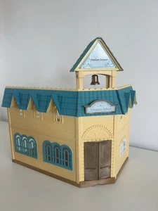 Sylvanian Families Berry Grove School with Accessories - Picture 1 of 4