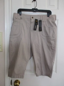 LEE RELAXED FIT SKIMMER BRAND NEW WITH TAGS SHORTS SIZE 14 PETITE - Picture 1 of 6