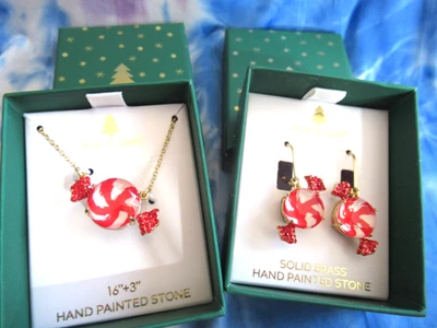 JUEGO DE PENDIENTES Y COLGANTES TRUE TO FORM MENTA CARAMELO CRISTALES ROJOS NUEVO EN CAJA Foto 1 de 4