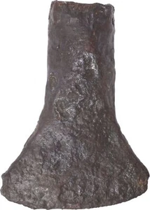 ANTIGUA HACHA CELTA DE HIERRO CON CASQUILLO - Imagen 1 de 2