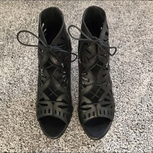 Joie Laser-Cut Lace Up Leather Cage Bootie Sandal Sz 9 - Picture 1 of 4