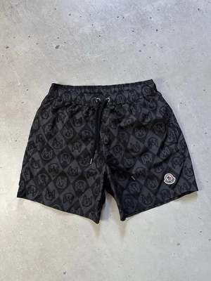Moncler Boxer Mare 游泳 Monogram 短裤黑色 Allover 标志男式 S 码豪华 — 第 1/4 张图片