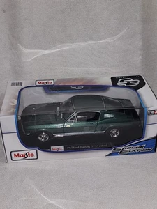 1:18 model car 1967 Ford Mustang GTA Fastback - Green - Picture 1 of 5