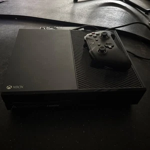 Microsoft Xbox One 1540 Black Console W/ Controller UNTESTED - Picture 1 of 4