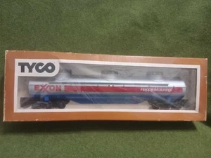 Tyco EXXON 46213 HO Scale 3-Dome Gasoline Tank Car - 357C - Picture 1 of 3