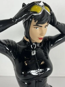 Batman Universe DC Comics Catwoman Collector 6” Bust Eaglemoss Collections - Picture 1 of 12