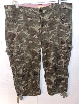 Levis Pants Camouflage Drawstring Cropped Womens Sz 20 Military Green Cargo - Image 1 of 4