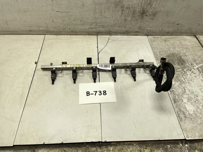 BMW X3 E83 2005 riel inyector de combustible con inyectores OEM+ Foto 1 de 4