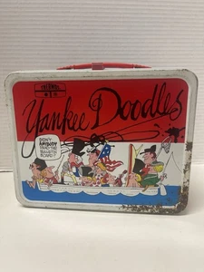 Vtg 1976 Yankee Doodles Cartoon Metal Lunchbox NO Thermos USA Flag Comic Strip - Picture 1 of 7