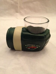 Minnesota Wild Game on Glove Shot Glass with Holder . NHL Hockey NEW 2 oz - Foto 1 di 3