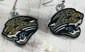 Orecchini traforati NFL JAX JACKSONVILLE JAQUARS tono peltro argento - Foto 1 di 3