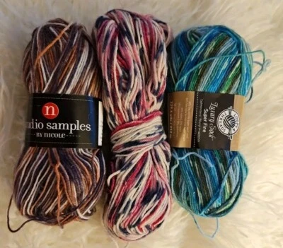 Lote 3 hilos de calcetín (2 completos, 1 parcial) bucles e hilos multicolores, Nicole Foto 1 de 4