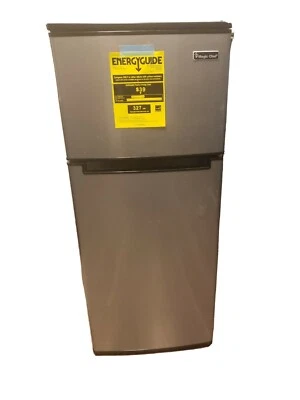 Mini refrigerador Magic Chef HMDR450SE 127 L de doble puerta - plateado usado Foto 1 de 2