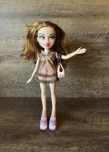 Bambola Bratz Meygan con vestiti e borsa fashion doll vintage 2001 MGA spedizione veloce - Foto 1 di 7
