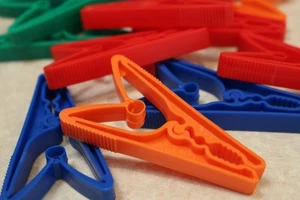 50 X Child Baby Safe Safety Spring Free Springless Secure Laundry Clothes Pegs - Picture 1 of 2