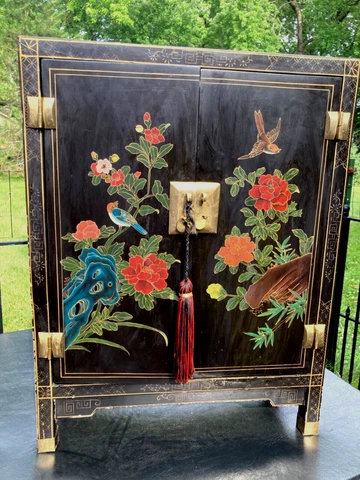 VTG Chinese Black Lacquerware Cabinet Asian Hand painted Lacquer Wood w Birds Cover