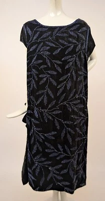 VESTIDO DE TERCIOPELO ELÉCTRICO AZUL CON ALETA DE CUENTAS DE VIDRIO AÑOS 20 CON PATRÓN DE HOJAS Foto 1 de 4