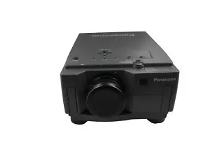 Panasonic LCD Projector SVGA Conference Room Model PT-L556U - Picture 1 of 11