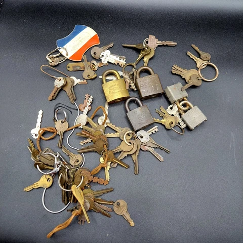 Vintage old Lock Padlock Key 40+ Pc Lot Abus Yale Reese Master Taylor craft Cover