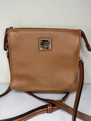 "Bolso de hombro bandolera Dooney & Bourke - cuero granulado caramelo 7x6""" Foto 1 de 4