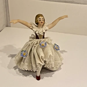 Dresdner Porzellan geschnürte tanzende Ballerina Germany Ams out blaue Blumen - Bild 1 von 8