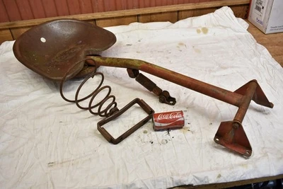 Conjunto de asiento de paseo cómodo para tractor Massey Harris 22 81 de colección Foto 1 de 4