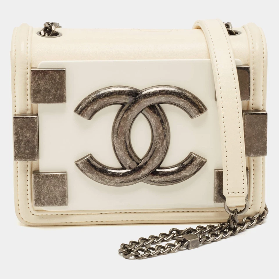 Bolso Chanel Off White Acolchado Cuero y Plexiglás Mini Niño Ladrillo Solapa Foto 1 de 4
