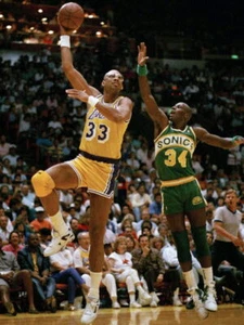 V0679 Kareem Abdul-Jabbar Lakers Sky Hook Shot Retro Decoración PÓSTER DE PARED IMPRESIÓN UK - Imagen 1 de 13
