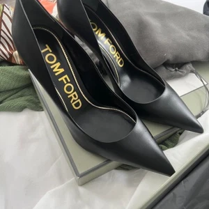 TOM FORD WOMENS Black leather pumps - SIZE 39.5 - Picture 1 of 7