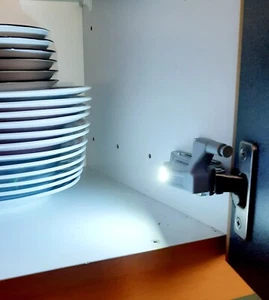 Schrankbeleuchtung LED Sensor Batterie Schrankscharnier Boot Wohnmobil Wohnwagen - Bild 1 von 5