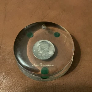 Vintage Art PAPERWEIGHT 1972 D 50c John F Kennedy Half Dollar Coin 3.5” - Picture 1 of 6