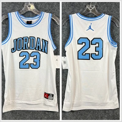 Camiseta deportiva para niños Nike Air Jordan UNC #23 blanca/azul universitaria 95A773-W1W talla L nueva con etiquetas Foto 1 de 4