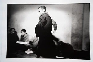 PHOTO ARGENTIQUE 1990' Olivier Culmann reportage en Chine 18X24cm NOIR ET BLANC - Picture 1 of 1