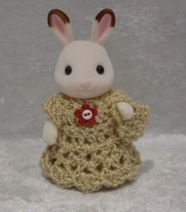 Passend zu Calico Critter MUTTER #09 handgefertigt gehäkeltes Kleid & Geldbörse Kleidung Set - Bild 1 von 3
