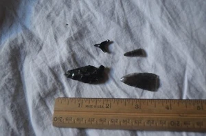 Lot of 4 Obsidian Arrowheads - Picture 1 of 4