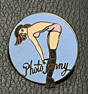 PIN UP GIRL NOSE ART Pin Badge PHOTO JENNY - Picture 1 of 2